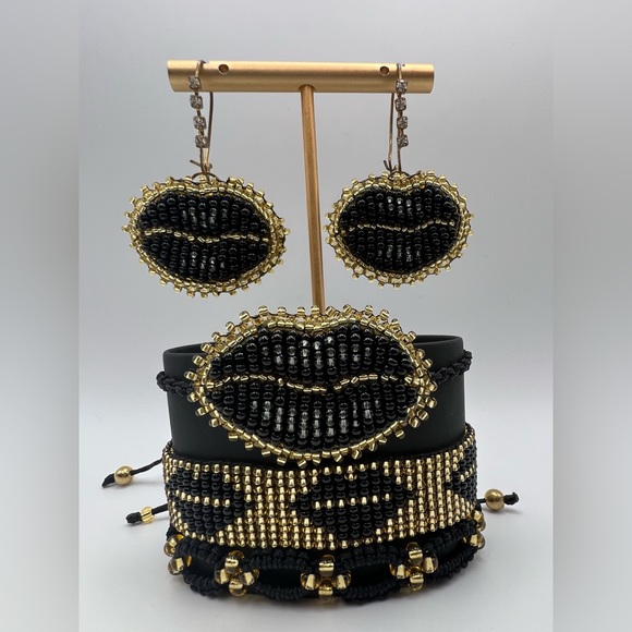Black & Gold Glam Beaded Lips Bracelet set with Matching Earrings - Picture 5 of 9